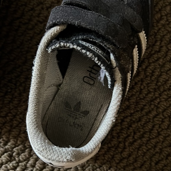 Unisex black adidas toddler Velcro shoes size 10.5 - Picture 9 of 9